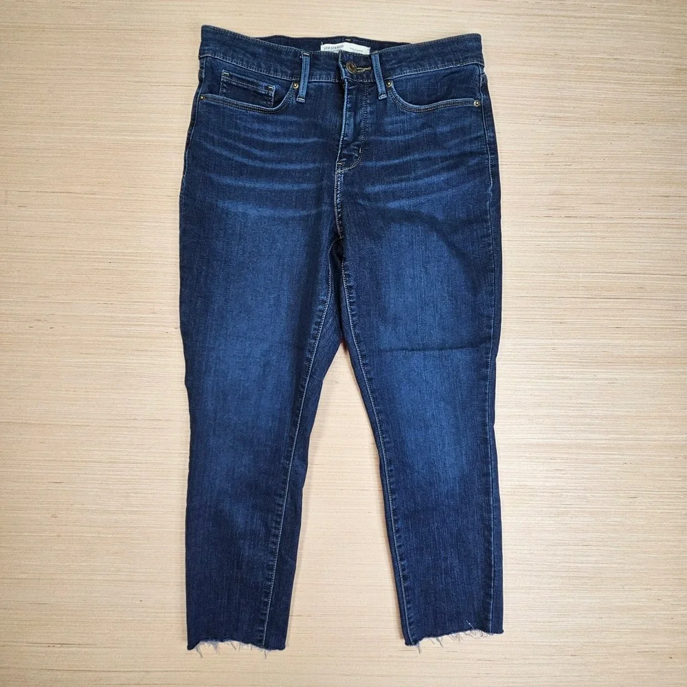 Signature by Levi Strauss Totally Shaping‎ Skinny Women 30x23 Blue Raw Hem Denim